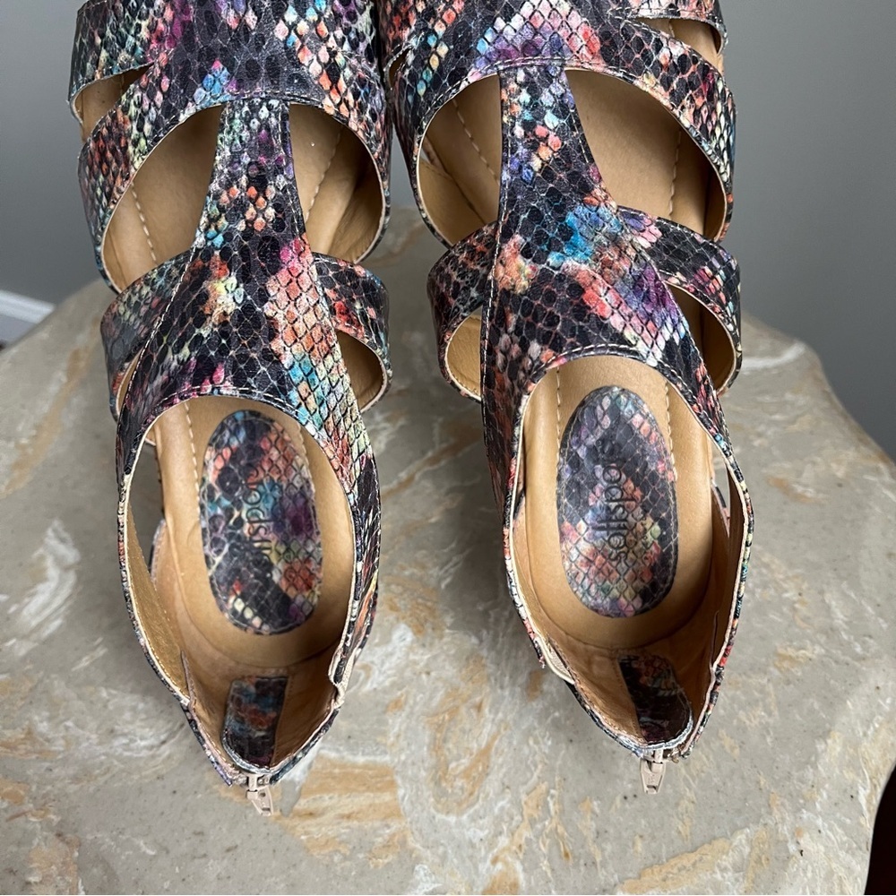 Softspots 8.5 wide sandals strappy open-toe rainbow snakeskin print cork wedge - Picture 5 of 11